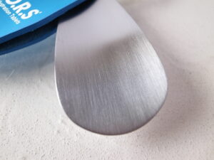 レザーシューホーン・ホエール　コンビレザー使用ステンレス靴べらの写真